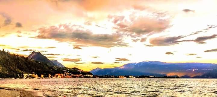 Casa Gabri Lägenhet Toscolano Maderno Exteriör bild